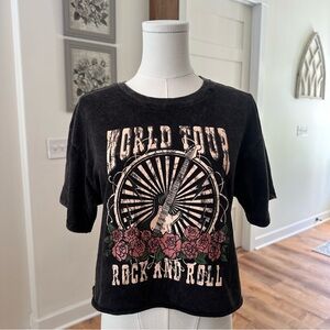 Women's XS Relaxed Cropped Black Distressed World Tour Graphic Rock & Roll Tee